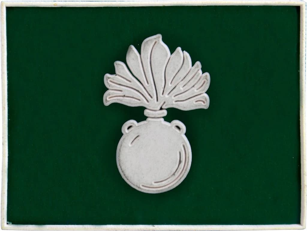 DISTINTIVO DE GOLA EMB. - EB ARTILHARIA — imagem 1